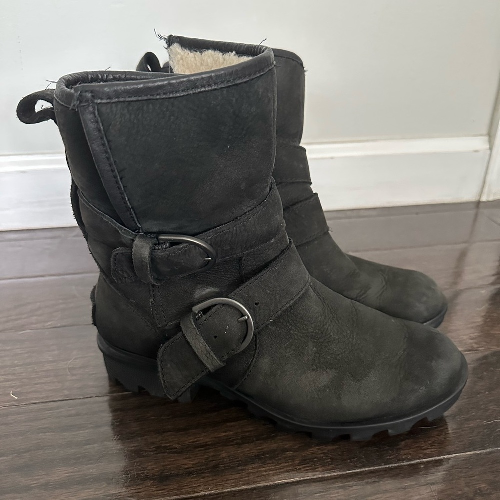 SOREL Black Buckle WARM Ankle Boots - Picture 2 of 9